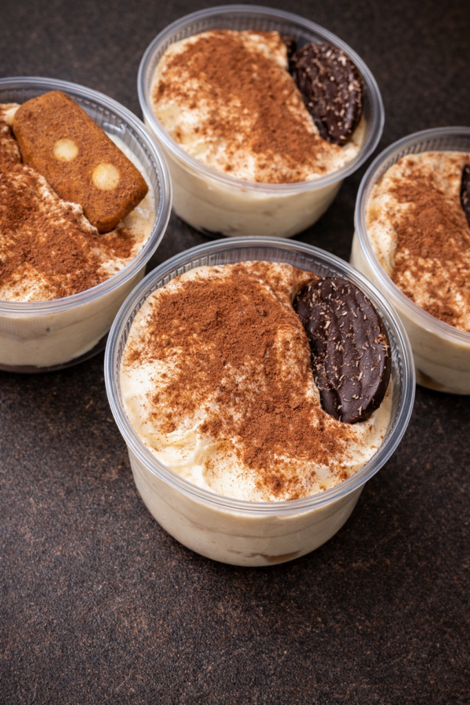 Verse chocomousse met vers fruit