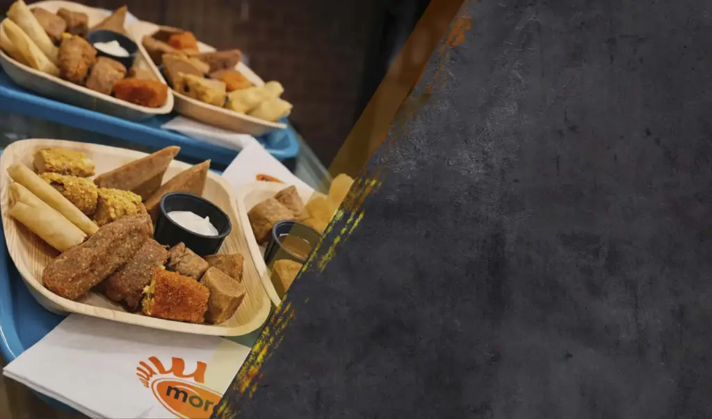 Assortiment gefrituurde snacks uit de mobiele frituur